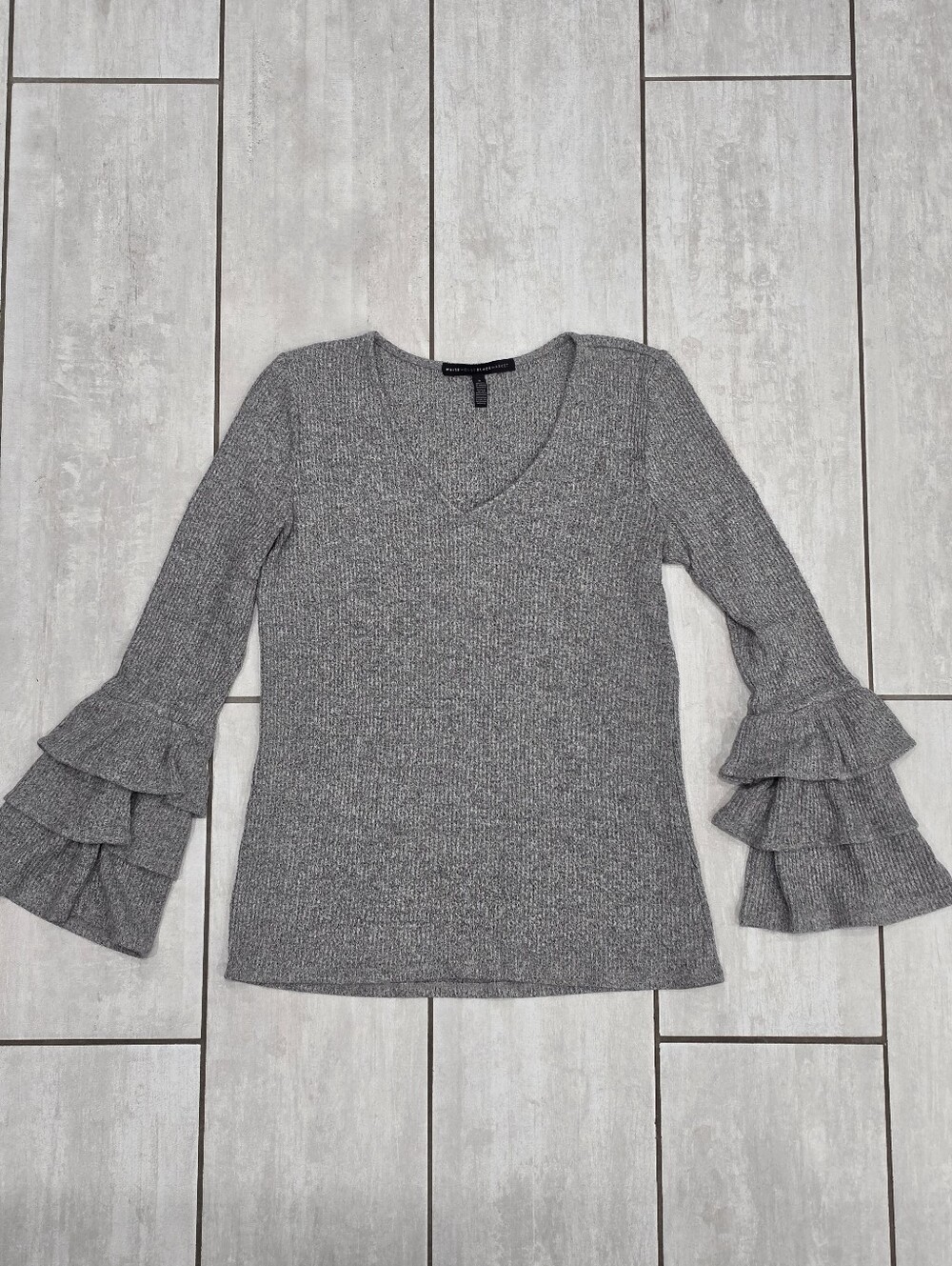 WHITE HOUSE BLACK MARKET Gray Ribbed V-Neck Sweater with Tiered Ruffle Sleeves